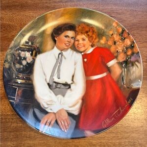 Annie & Grace Collectible Vintage Plate